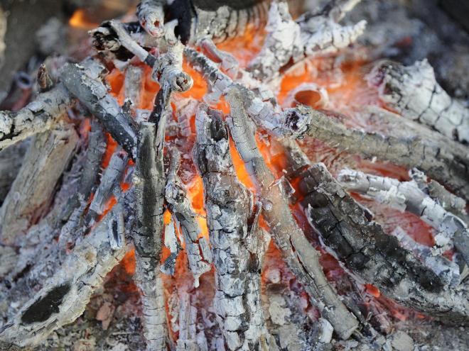 cenizas-de-chimenea-fuego