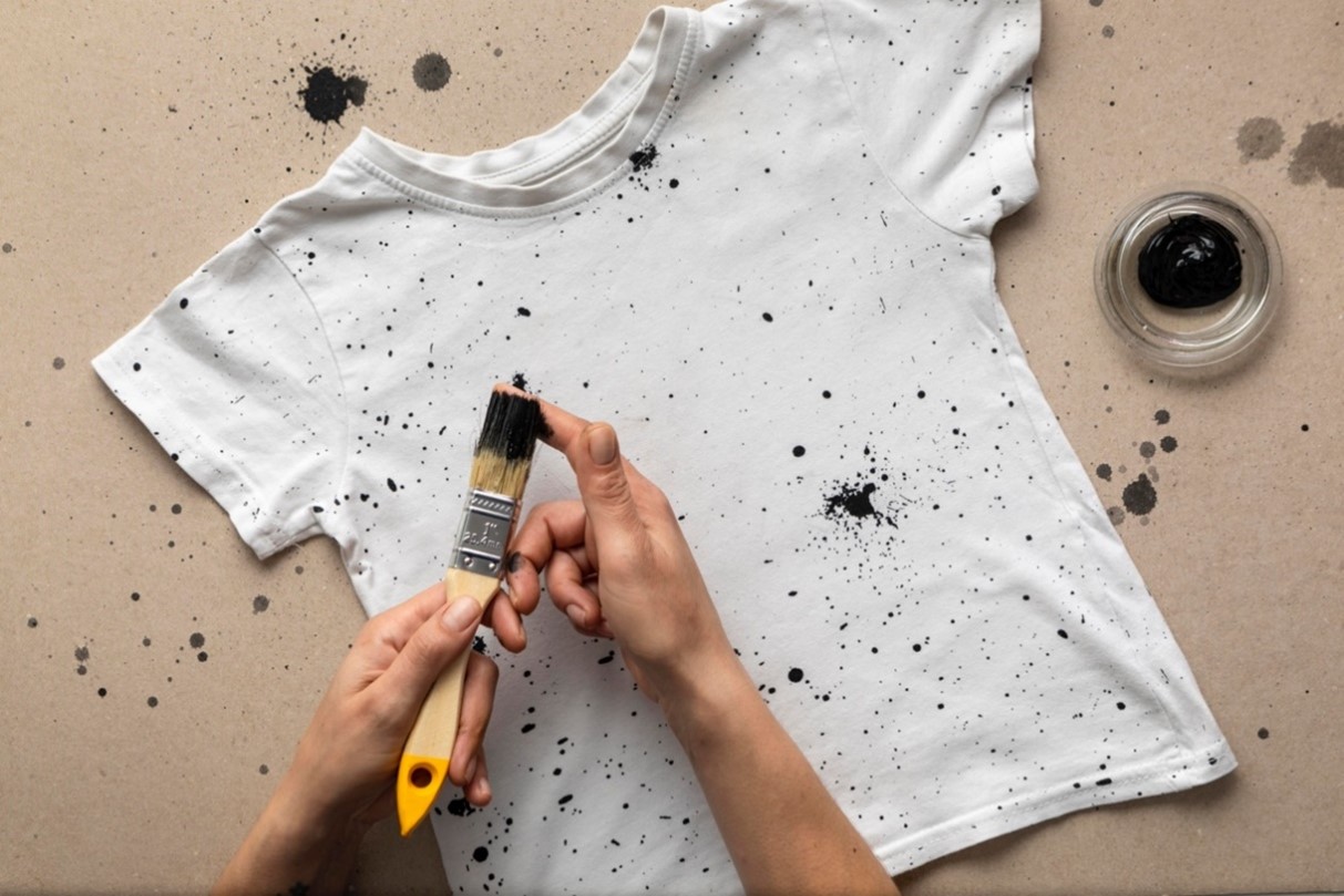 Manchas Pintura Camiseta Blanca